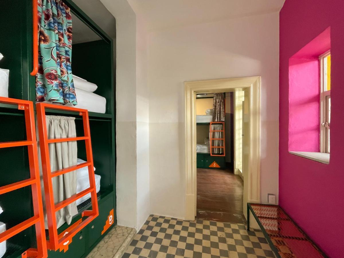 Bed in een Gemengde Slaapzaal met 10 Bedden